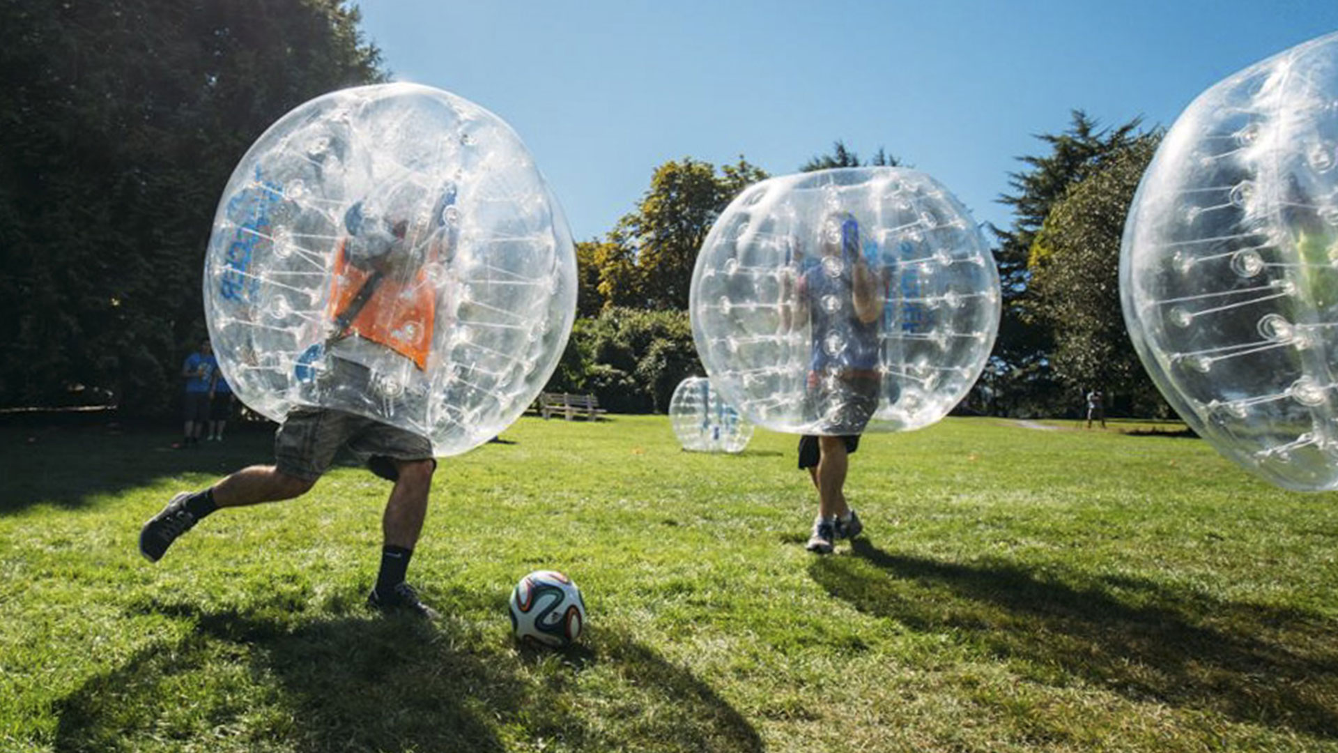 Um jogo onde se deve derrubar o adversário - Bubble Football